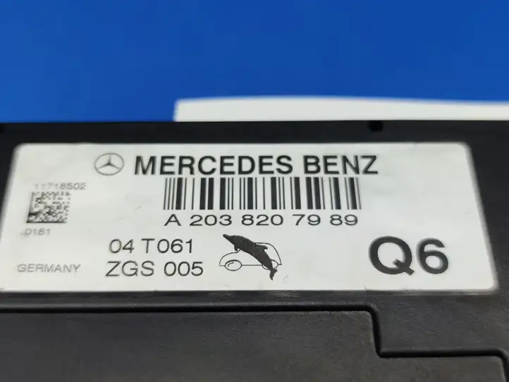 Mercedes-Benz C W203 (2000 - 2007) A2038207989 Усилитель антенны — фото 6