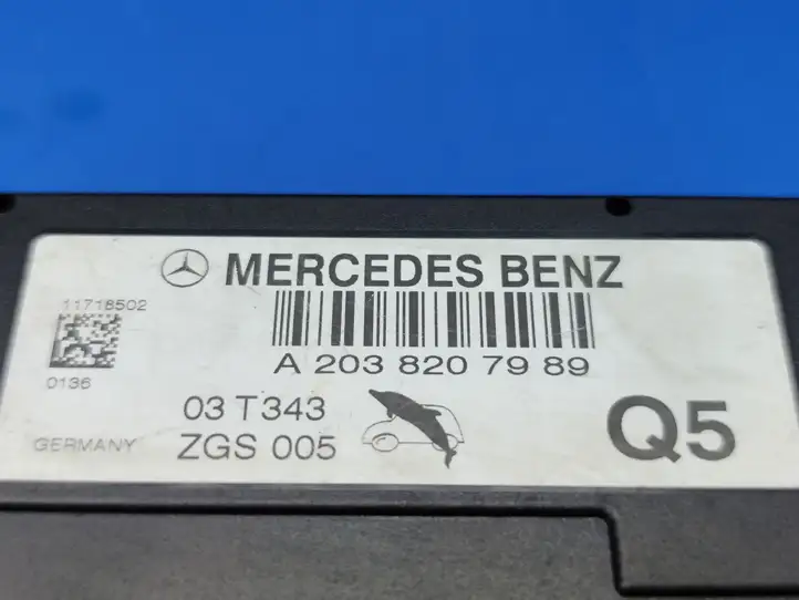 Mercedes-Benz C W203 (2000 - 2007) A2038207989 Усилитель антенны — фото 7
