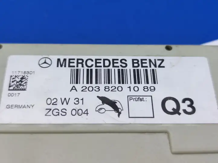 Mercedes-Benz C W203 (2000 - 2007) A2038201089 Усилитель антенны — фото 3