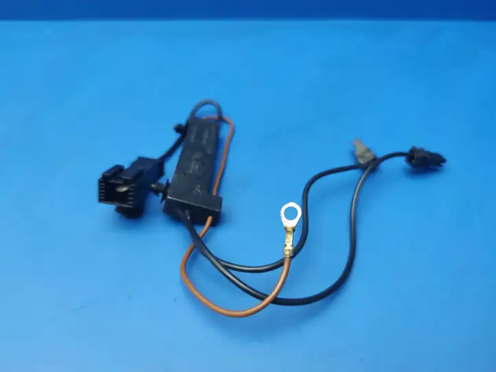 Mercedes-Benz C W204 (2007 - 2014) A2048708490 Усилитель антенны — фото 6