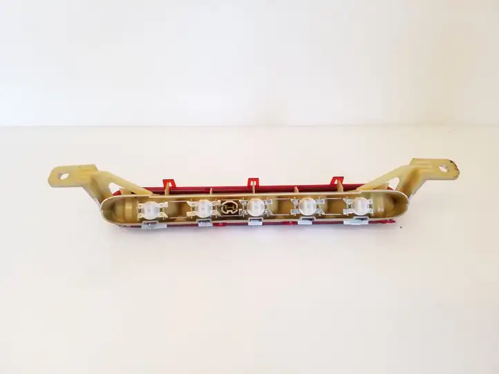 Toyota Corolla Verso E121 (2004 - 2007) 815700F011 Дополнительный стоп фонарь — фото 3