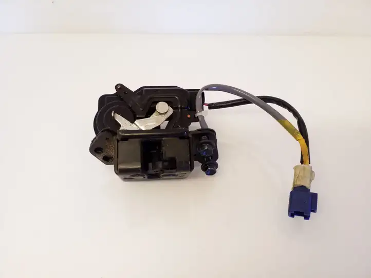 Toyota Corolla Verso E121 (2004 - 2007) Замок крышки багажника — фото 1