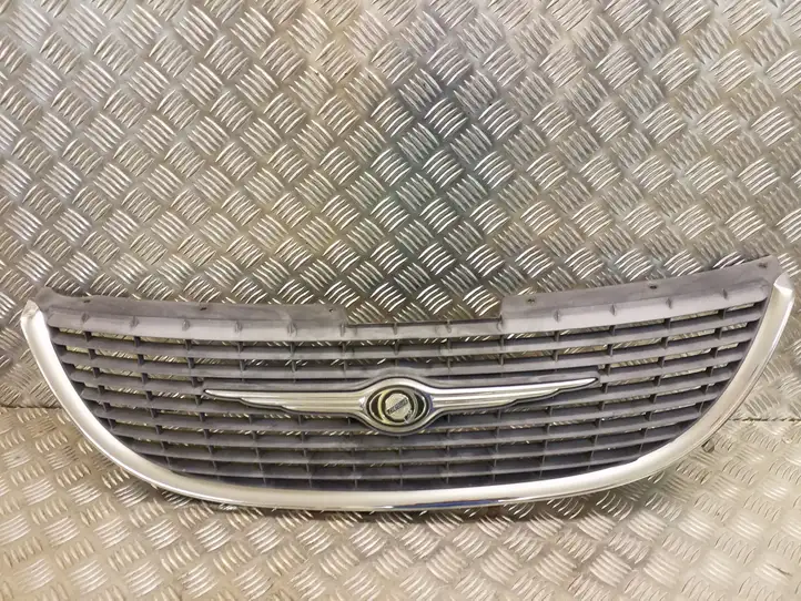 Chrysler Voyager (2001 - 2004) 4857522AA Верхняя решетка радиатора — фото 1