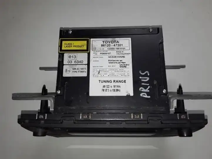 Toyota Prius (XW30) (2009 - 2015) 8612047301 Магнитола / мультимедийная система — фото 3