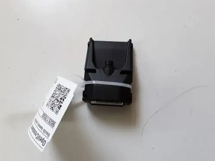Opel Crossland X (2017 - 2020) 9826178580 Камера в лобовом стекле — фото 1