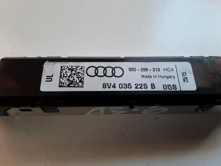 Audi A3/S3 8V (2012 - 2016) 8V4035225B Усилитель антенны — фото 2