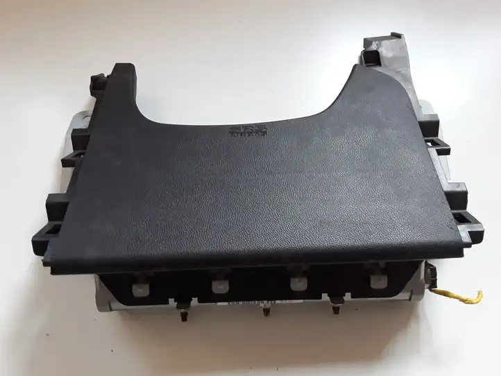 Mitsubishi ASX (2017 - 2019) 7030A241 Коленная подушка безопасности — фото 1