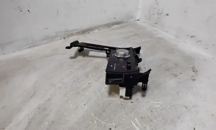 Lexus CT 200H (2010 - 2013) 453499 Центральная консоль — фото 3