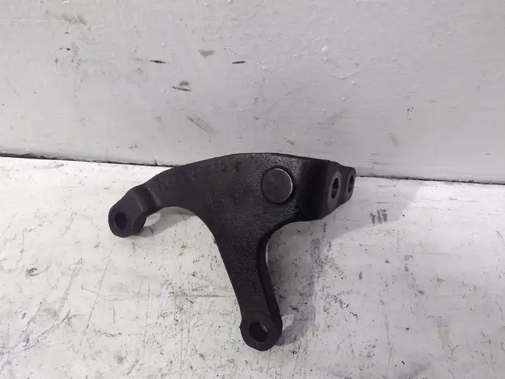 Toyota Corolla Verso AR10 (2004 - 2009) 1729327020 Кронштейн двигателя — фото 1