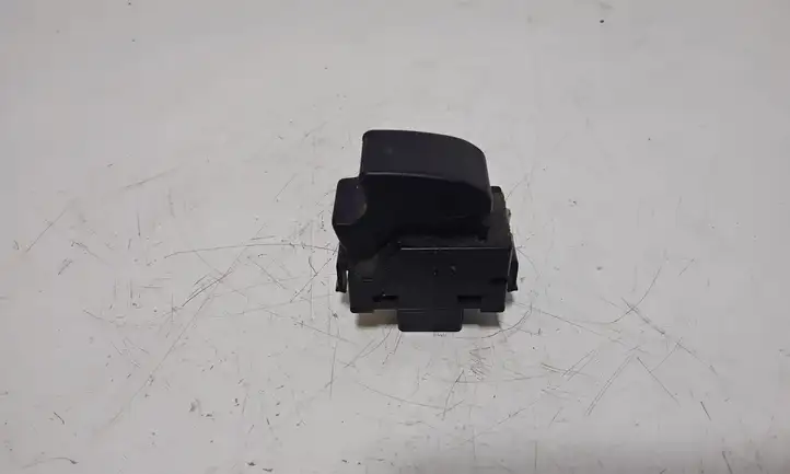 Toyota Corolla Verso AR10 (2004 - 2009) 37181A225B04 Блок кнопок стеклоподъемников — фото 3