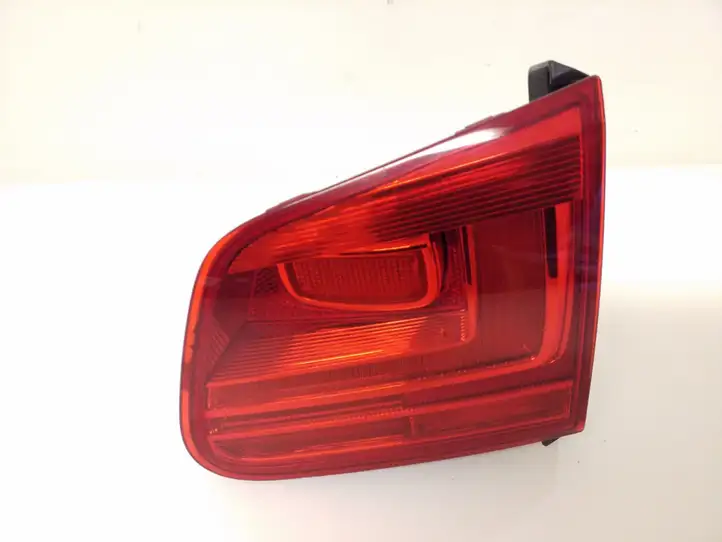 Volkswagen Tiguan (2011 - 2016) 5N0945094G Задний фонарь в крышке багажника — фото 1