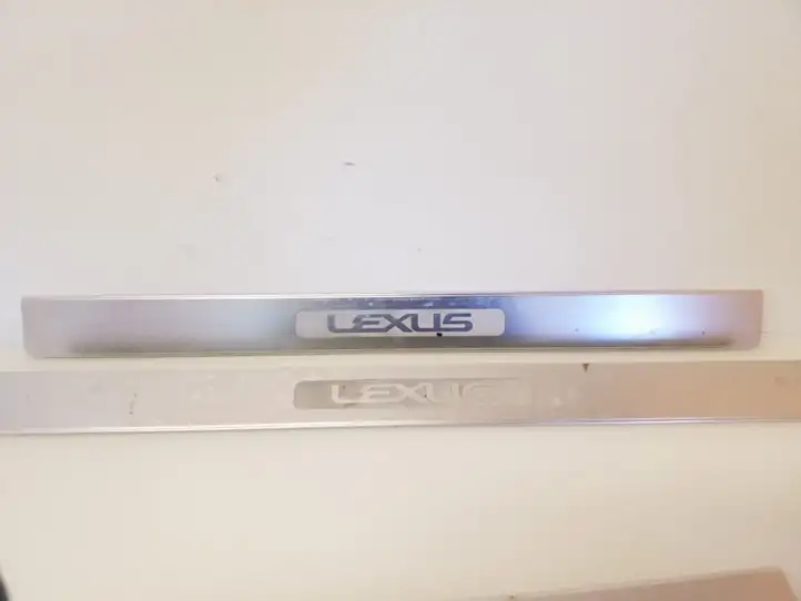 Lexus GS 300 350 430 450h (2004 - 2007) Внутренняя отделка переднего порога — фото 3