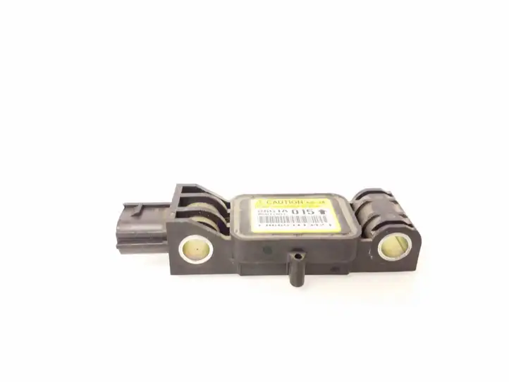 Mitsubishi Grandis (2003 - 2012) 8651A015 Датчик удара SRS — фото 3