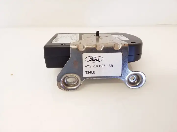 Ford Focus (2005 - 2008) 4M5T19K350AP Блок GSM — фото 3