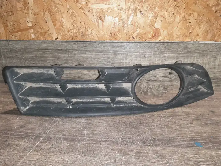 Volkswagen PASSAT B6 (2005 - 2010)  3C0853666A Нижняя решётка (из трех частей)