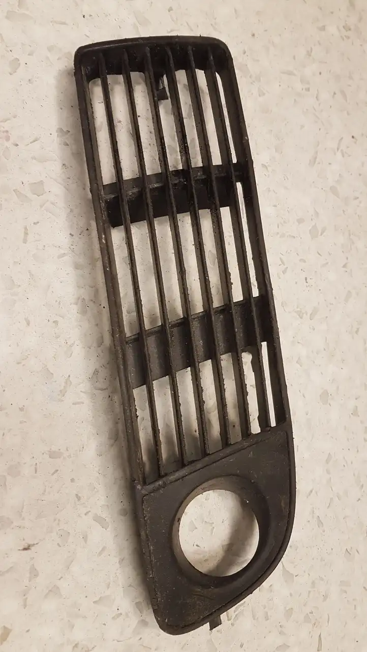 Audi A6 (1997 - 2001)  4B0807682M Декоративная решётка противотуманной фары