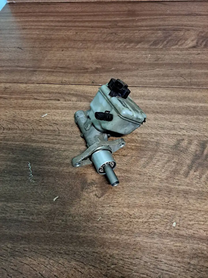 Audi A3/S3 8P (2003 - 2005)   Главный тормозной цилиндр