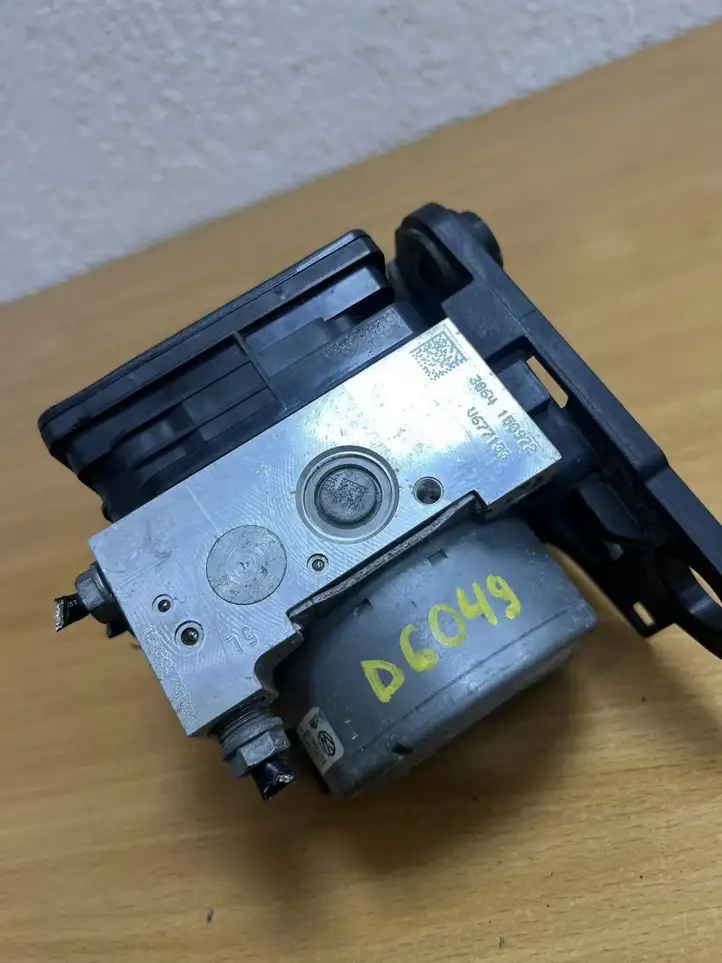 Volkswagen Golf VII (2013 - 2019)  3Q0614517Q Блок ABS