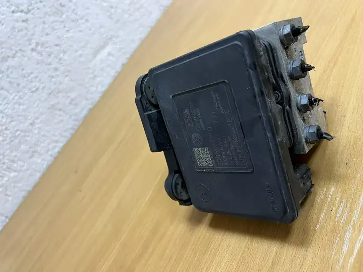 Volkswagen Golf VII (2013 - 2019)  3Q0614517Q Блок ABS