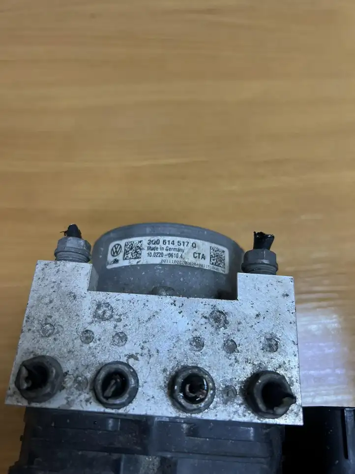 Volkswagen Golf VII (2013 - 2019)  3Q0614517Q Блок ABS