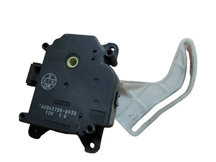 Toyota Corolla Verso AR10 (2004 - 2009) AE063700-8930 Двигатель задвижки потока воздуха — фото 1