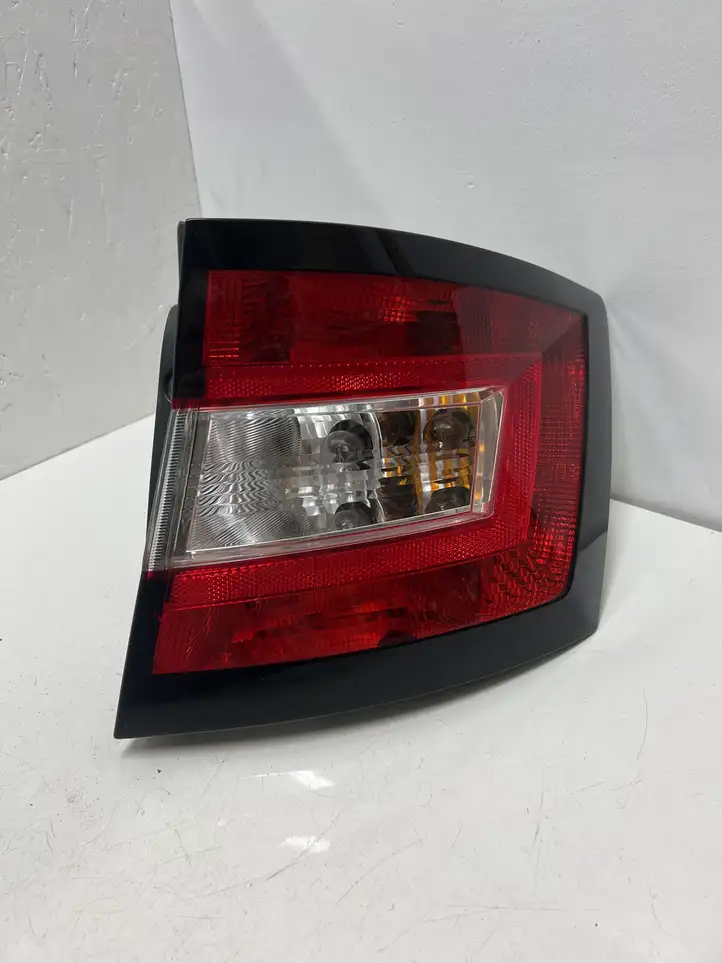 Skoda Fabia Mk3 (NJ) (2015 - 2021) 6V9945096 Задний фонарь в кузове — фото 1