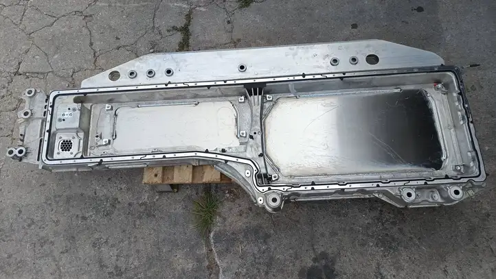 BMW 5 G60 (2023 - )  8849388 Ящик аккумулятора