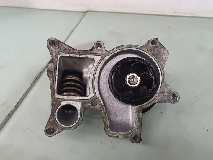 BMW 3 E90 E91 (2005 - 2012) 11517807311 насос охлаждения — фото 4