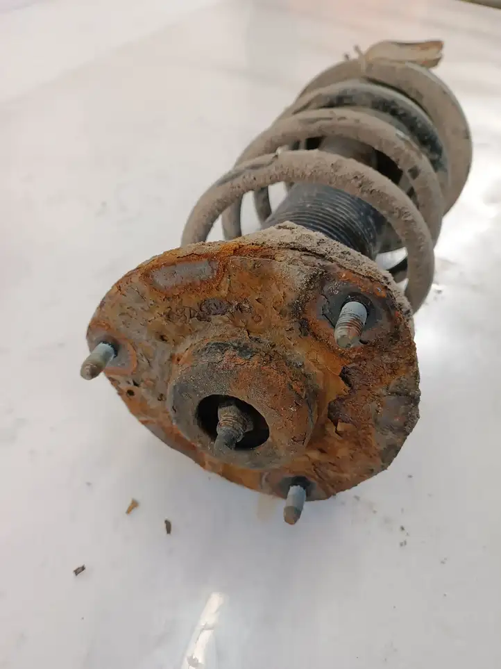 Kia Sorento    Передний амортизатор с пружиной