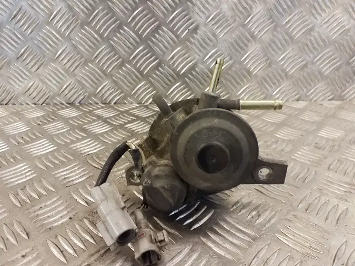 Toyota Corolla Verso E121 (2004 - 2007) 2339064450 Механический топливный насос — фото 2