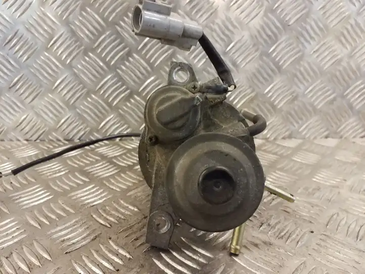 Toyota Corolla Verso E121 (2004 - 2007) 2339064450 Механический топливный насос — фото 4