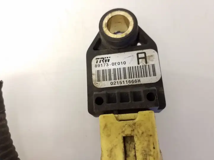 Toyota Corolla Verso E121 (2004 - 2007) 891730F010 Датчик удара SRS — фото 2
