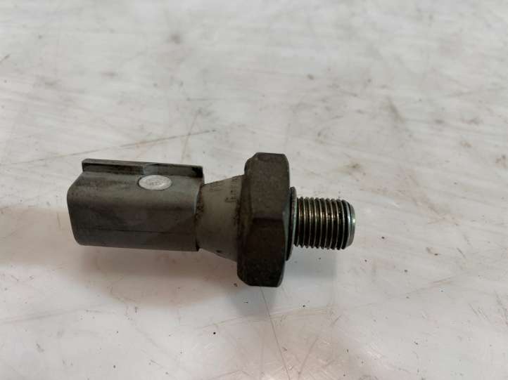 Audi A4 (2000 - 2006)  038919081F Датчик давления масла