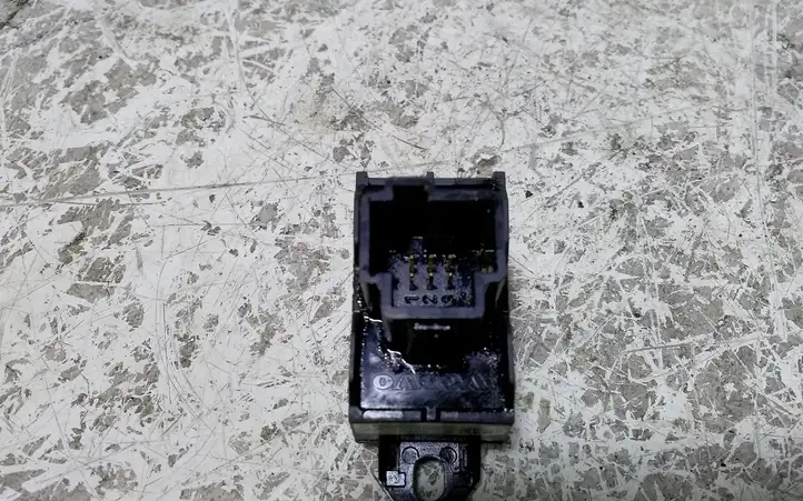 Volvo V70 (2007 - 2013) 30773273 Кнопка стеклоподъемников — фото 3
