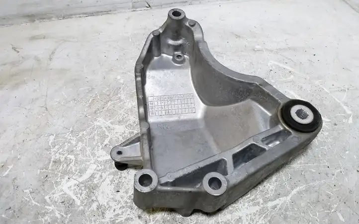 Mercedes-Benz CLA C117,X117,W117 (2013 - 2019) A2702230002 Кронштейн двигателя — фото 2