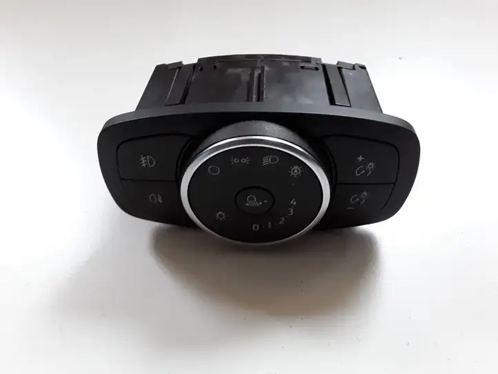 Ford Focus (2015 - 2019) 10337179 Включатель фонарей — фото 3