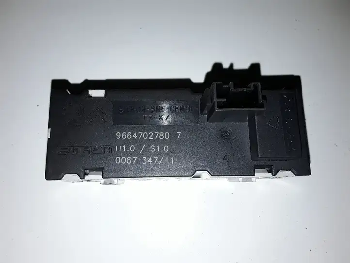Peugeot 5008 (2009 - 2013) 9664702780 Реле предупреждения об ремнях безопасности — фото 2