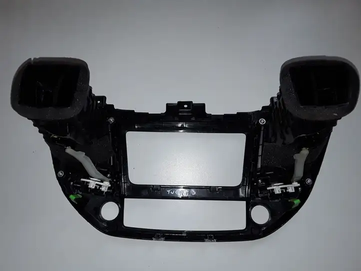 Hyundai Tucson LM (2010 - 2015) 84740D7800 Центральный воздушный дефлектор — фото 2