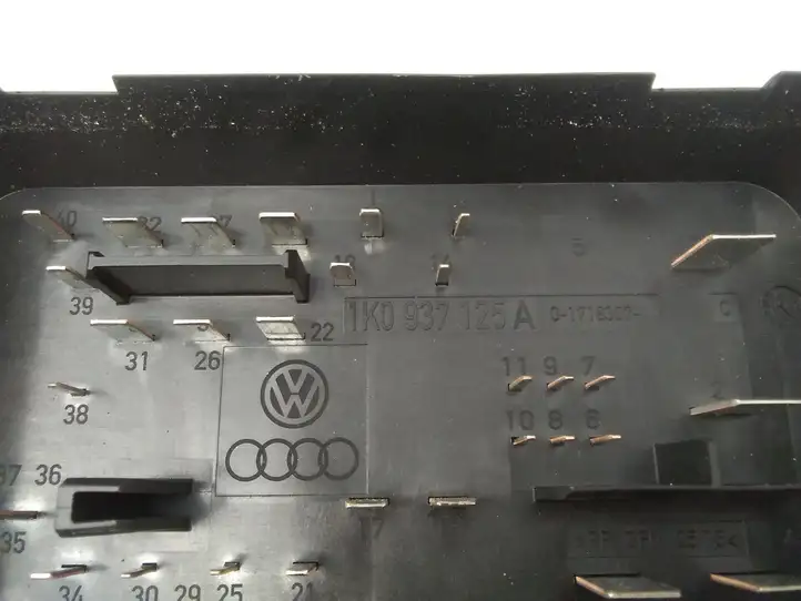 Audi A3/S3 8P (2004 - 2008) 1K0937125A Блок предохранителей — фото 5
