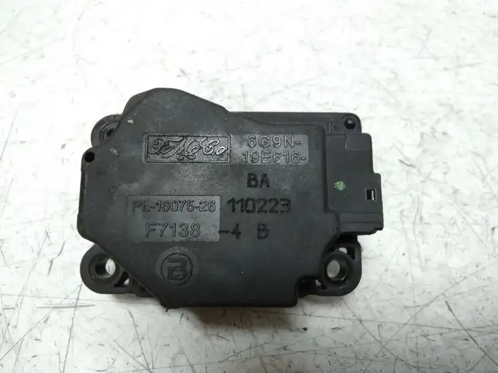 Volvo S60 (2010 - 2013) F7138 Двигатель задвижки потока воздуха — фото 3