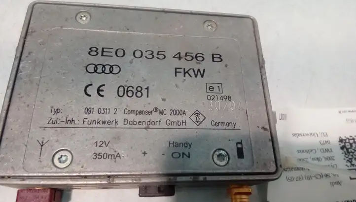 Audi A6 S6 C5 4B (2001 - 2004) 8E0035456B Усилитель антенны — фото 3
