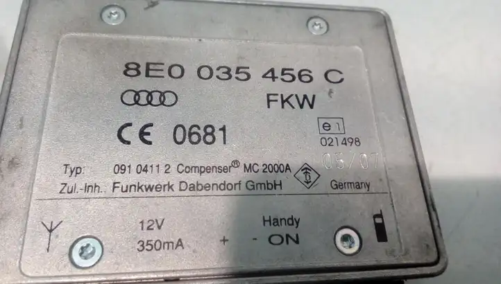 Audi A6 S6 C6 4F (2004 - 2008) 8E0035456C Усилитель антенны — фото 3