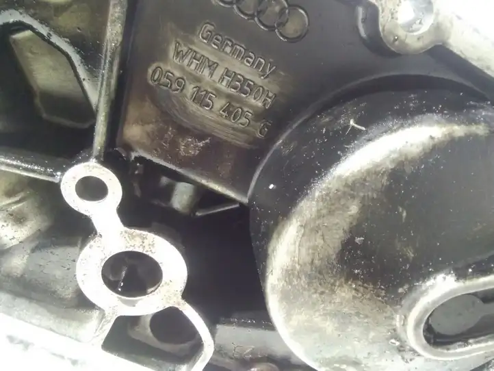 Audi A4 S4 B6 8E 8H (2000 - 2006) 059115405G Кронштейн масляного фильтра — фото 4