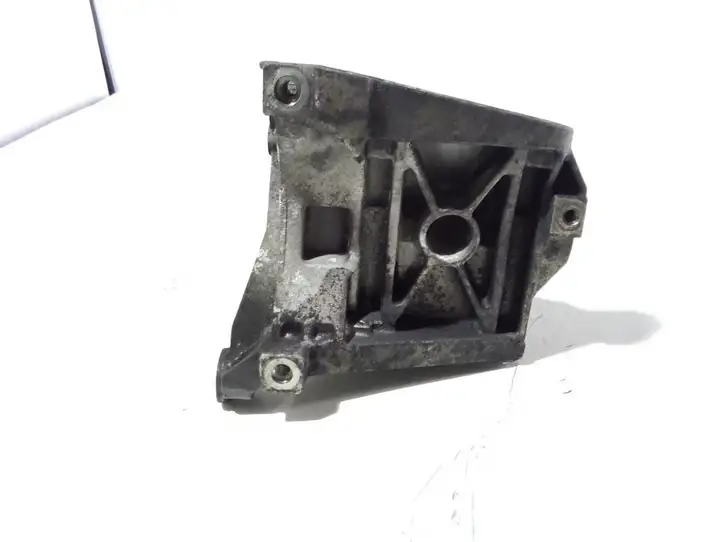 Audi A4 S4 B7 8E 8H (2004 - 2009) 03G903143D Кронштейн генератора — фото 2