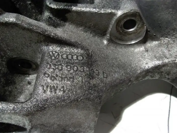 Audi A4 S4 B7 8E 8H (2004 - 2009) 03G903143D Кронштейн генератора — фото 5