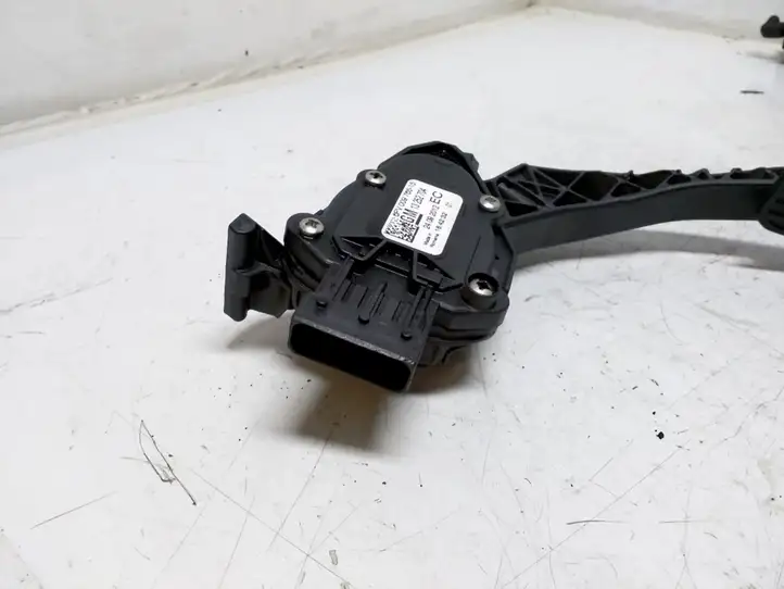 Opel Astra J (2009 - 2012) 13252704 Педаль акселератора — фото 3