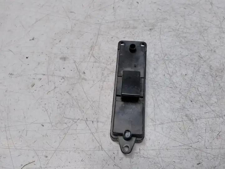 Mazda 3 I (2006 - 2009) BS3E66380 Кнопка стеклоподъемников — фото 1