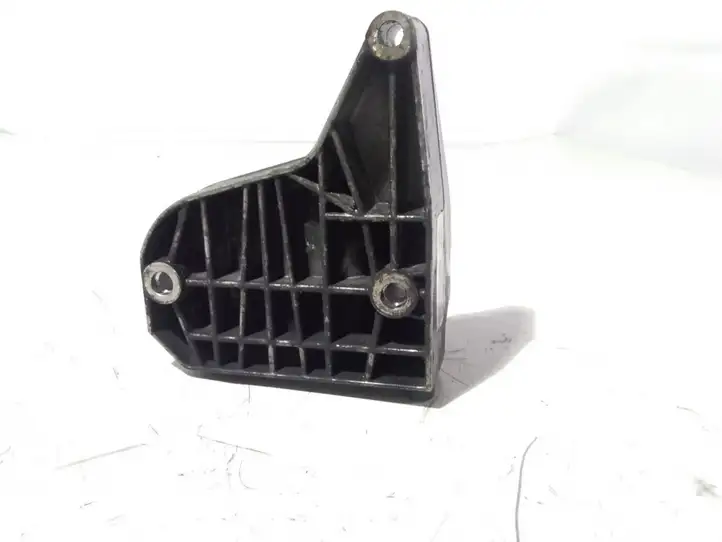 BMW 3 E90 E91 (2005 - 2012) 779445501 Кронштейн насоса ГУР — фото 2