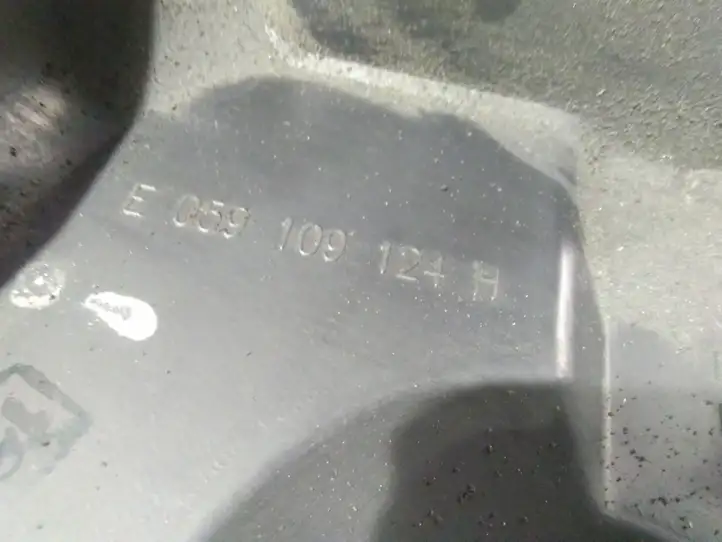 Audi A4 S4 B6 8E 8H (2000 - 2006) 059109124H Защита ремня ГРМ — фото 3