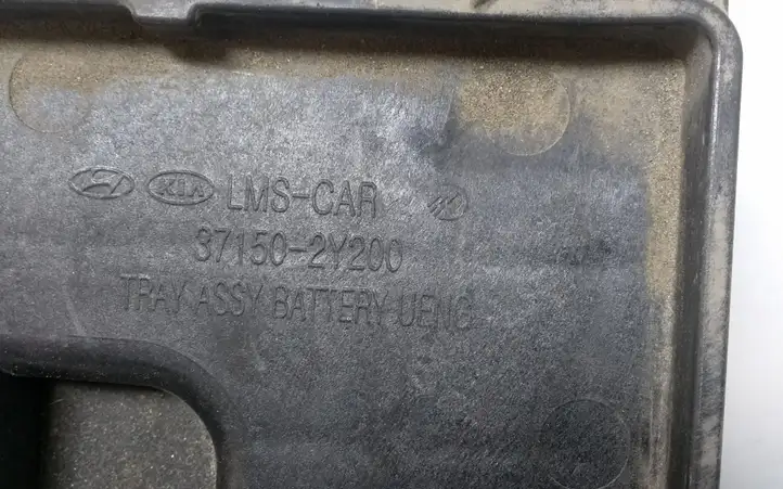 (2011 - 2016) 371502Y200 Площадка аккумулятора — фото 5